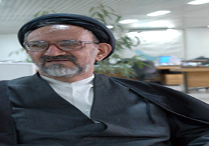 چگونگی روابط امام در نجف با مراجع عظام آیت‌الله خویی، حکیم و صدر