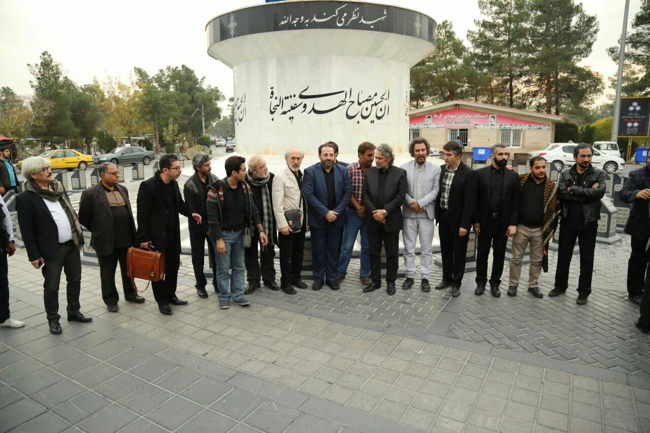 حسن جوهرچی بر سر مزار شهدای مدافع حرم + تصاویر