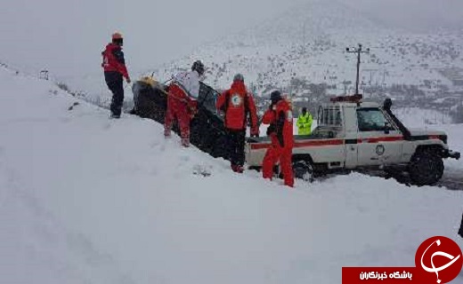نجات نفر2گرفتار برف در تفتان /نجات 1نفرزیرآور درایرانشهر+عکس
