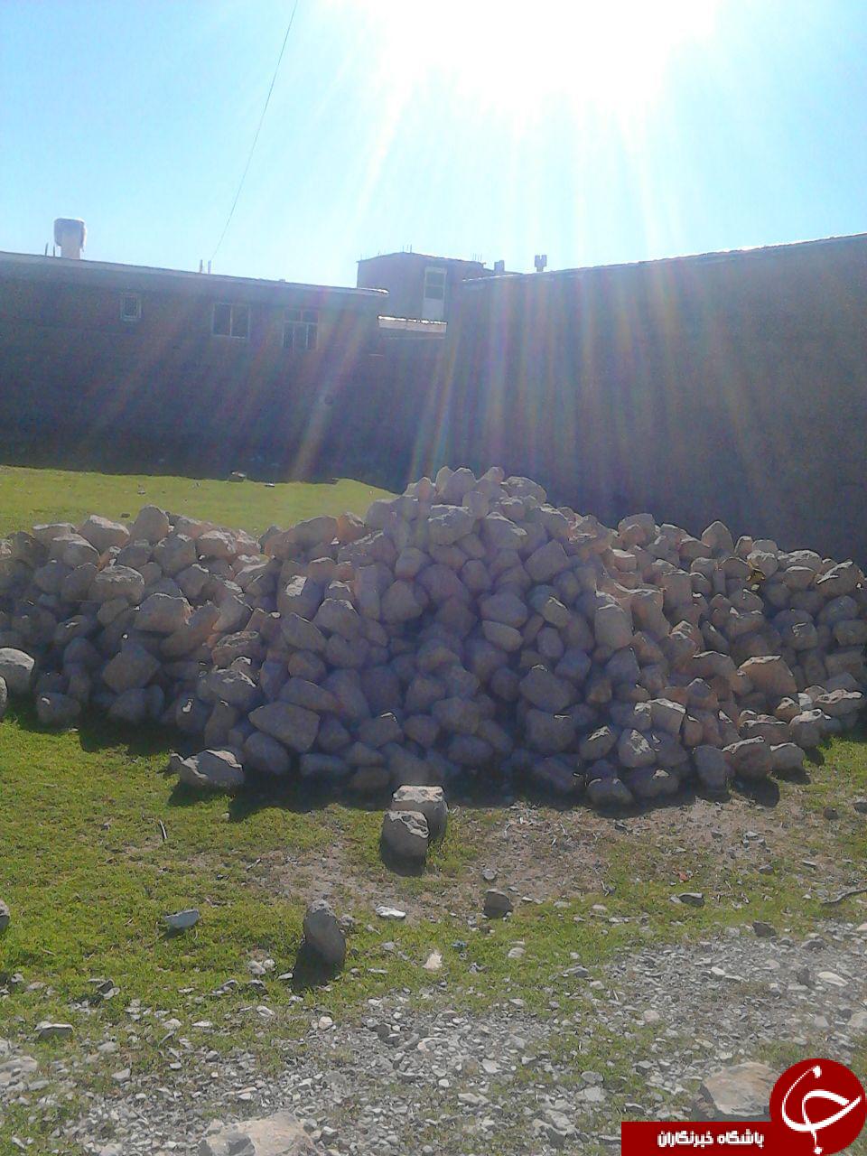 نبود امکانات اولیه شهری در روستای هفت چشمه + تصاویر