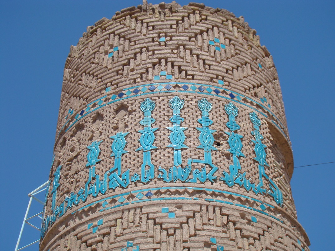 برج نگار با کتیبه خط کوفی