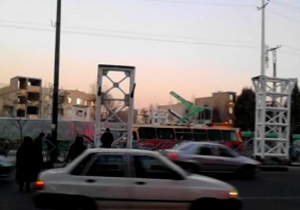 نصب نیمه کاره پل عابر پیاده + فیلم