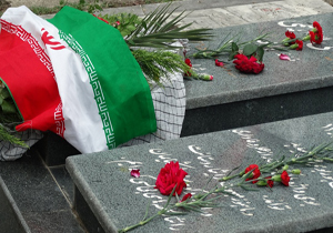 مزار شهدا در میهمانی لاله ها گلباران شد
