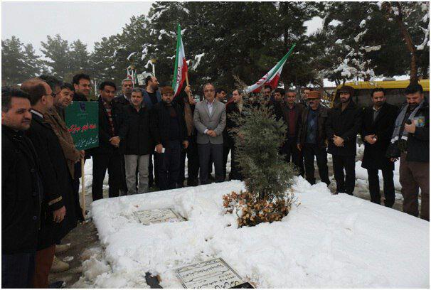 غبار روبی مزار شهدا در سومین روز دهه مبارک فجر