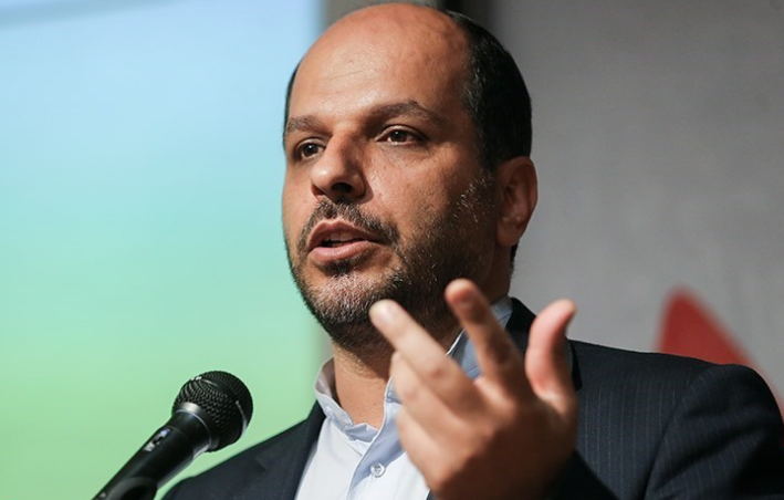 انقلاب اسلامی ایران با شعار دفاع از آزادی خواهان و مستضعفان به پیروزی رسید