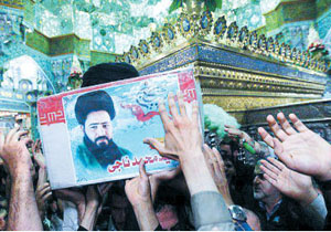 میگفت در دنيا و آخرت روسفيدت می‌کنم مادر