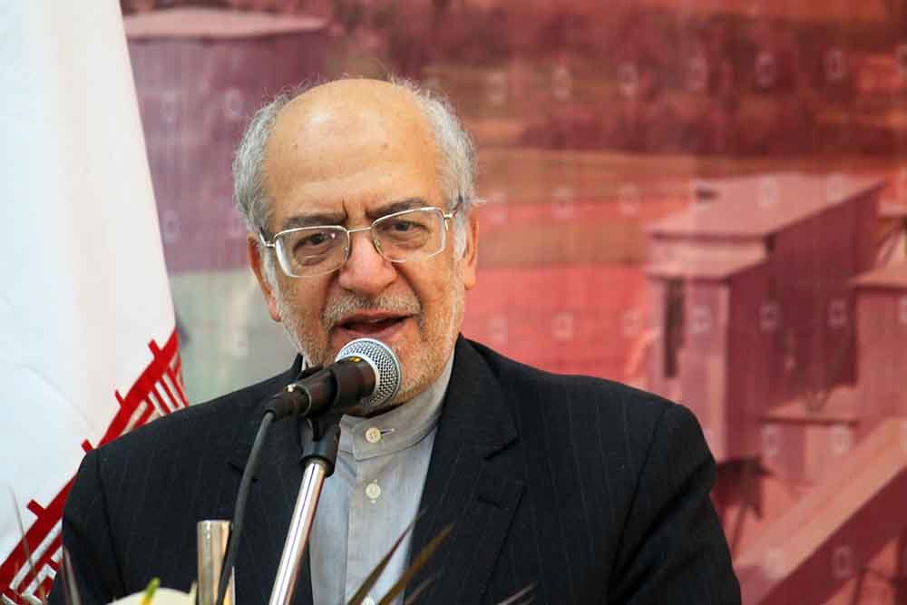 تولیدکنندگان قیمت کالا را بر روی محصولات درج کنند/ دولت در صدد تسهیل در امور کسب و کار کشور است