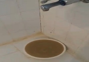 تغییر رنگ آب شرب منطقه کنارک + فیلم