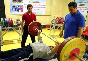 کیانوش رستمی باید تابع قانون باشد