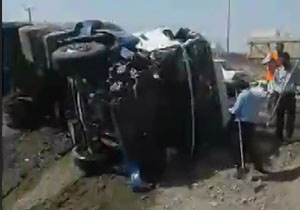 تصادف مرگبار تریلی با پراید در جاده ایرانشهر + فیلم