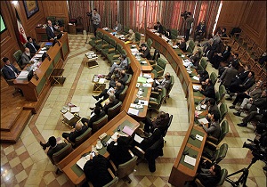 پیرهادی: سرخو پارکینگ منزل خود را مسکونی کرده است