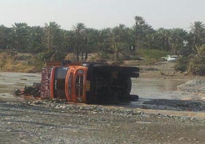 واژگونی کامیون حامل گوجه فرنگی