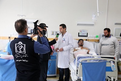 استفاده از تلفن همراه بر روی ستون برق حادثه آفرید