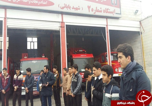 ادای احترام "دانش آموزان" به "آتش نشانان"