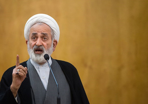 عملکرد ترامپ مقدمات فروپاشی آمریکا را فراهم می‌آورد