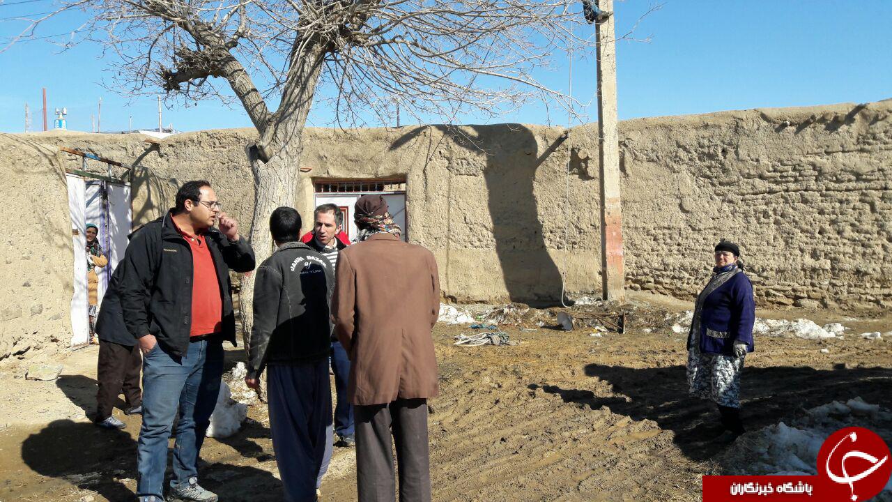 نصب چراغ&zwnj;های تیربرق با همت اهالی روستای گوانله + تصاویر