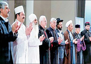 حرکت کاروان وفاق ملی ادیان از گلستان شهدا