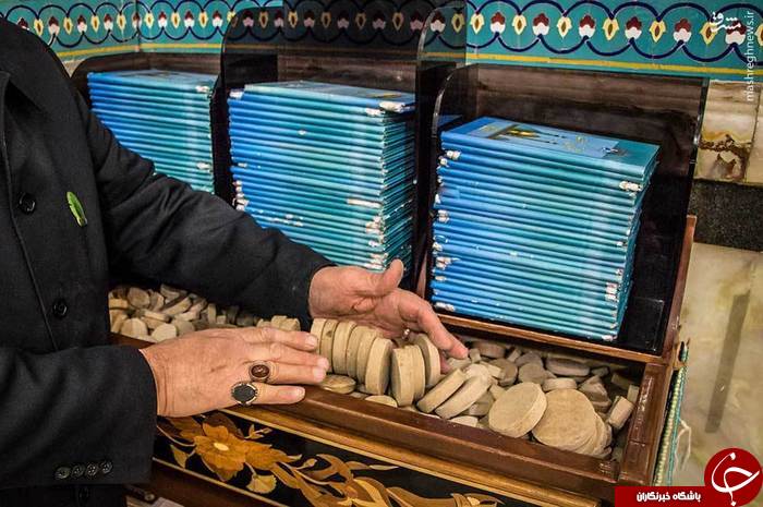 اهداء مهر تربت حرم امام حسین(ع) به حرم حضرت عبدالعظیم(ع)+عکس