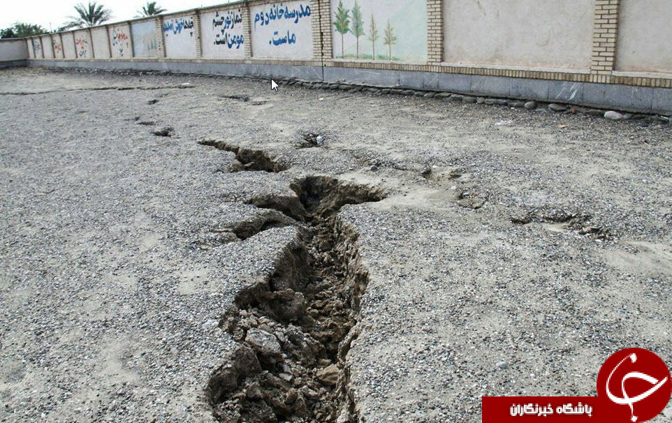چاله چوله های حیاط مدرسه زخمی بر چهره دانش آموزان + تصاویر