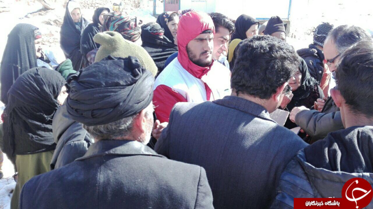 توزیع تغذیه اضطراری مورد نیاز خانوار روستایی با استفاده از بالگرد + تصاویر