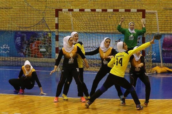نبرد قهرمانی در تهران / شهرداری بم به دنبال خروج از بحران نبرد قهرمانی در تهران / شهرداری بم به دنبال خروج از بحران