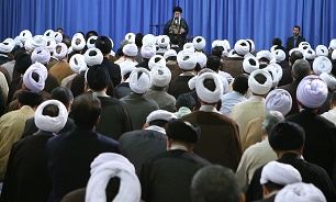 استفاده از ماشین‌های گران قیمت برای روحانیون و طلاب حرام است