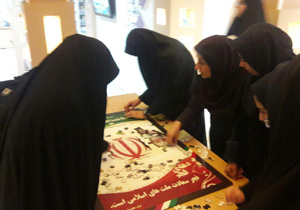 دانش آموزان کاشانی جورچین انقلاب را تکمیل کردند