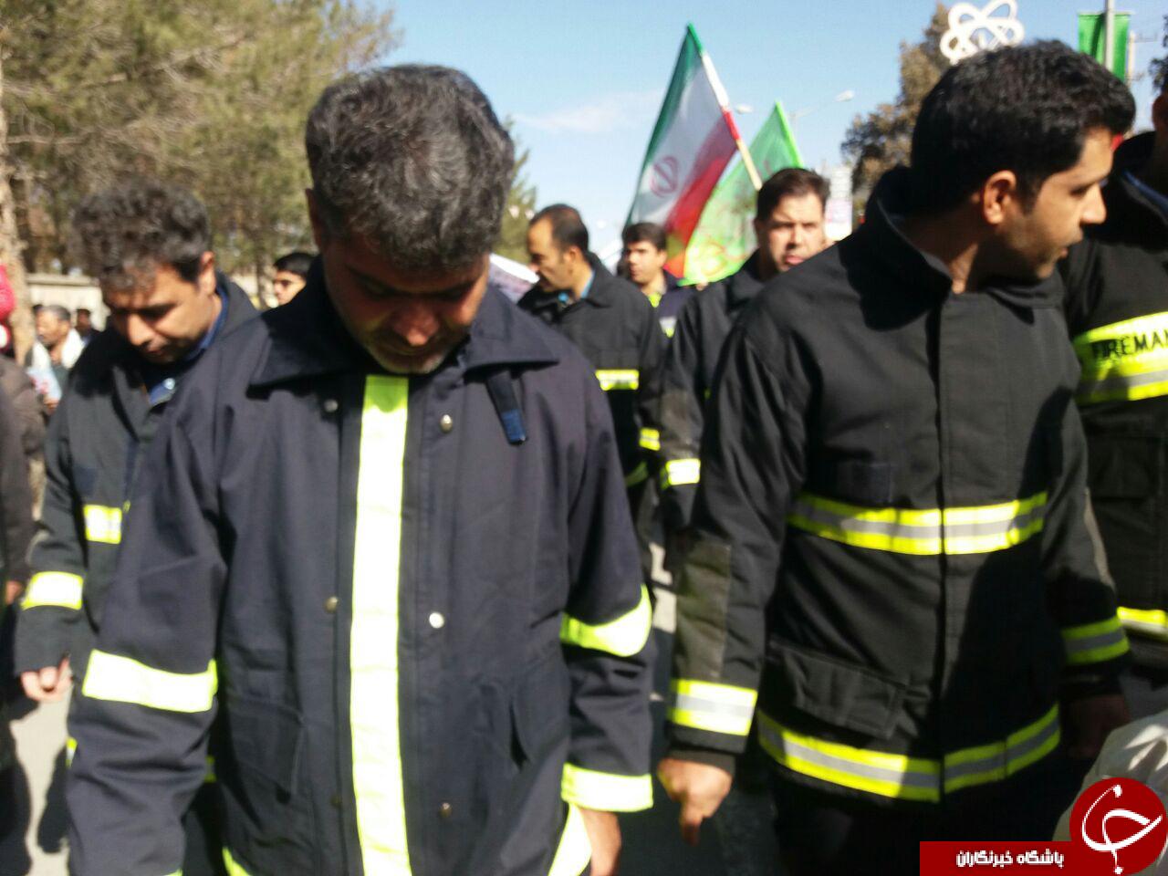 حضور پرشور آتش نشانان به یاد شهدا در حماسه بزرگ 22 بهمن + تصاویر