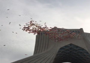 باران بادکنک از برج آزادی + فیلم