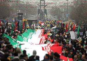 مشت محکم ملت غیور ایران بر دهان مستکبران + فیلم