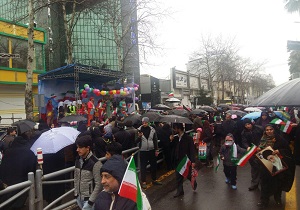 راهپیمایی 22 بهمن زیر باران شدید + فیلم