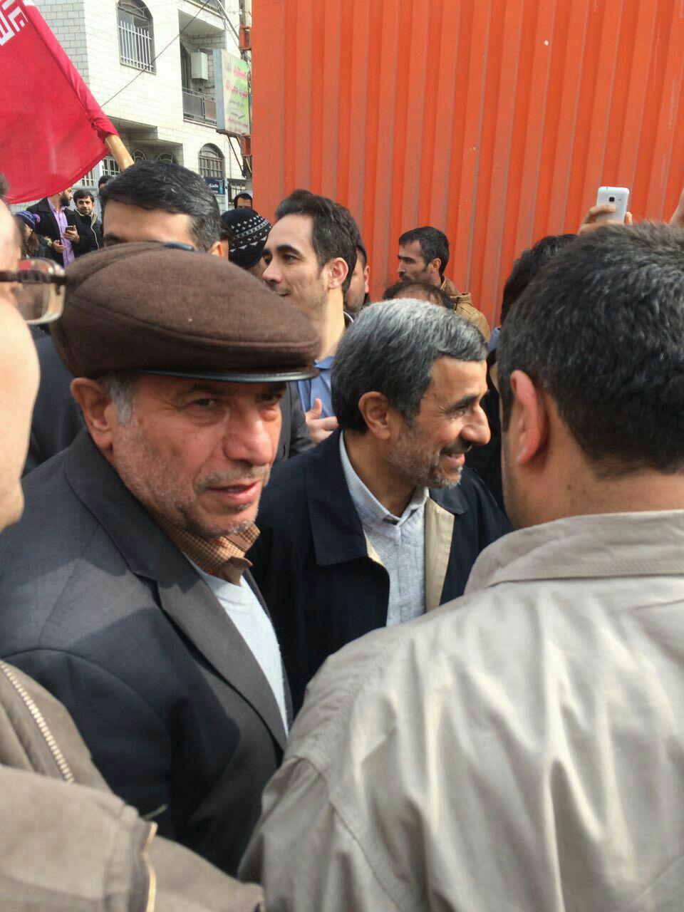 حضور احمدی&zwnj;نژاد در جمع راهپیمایان 22 بهمن