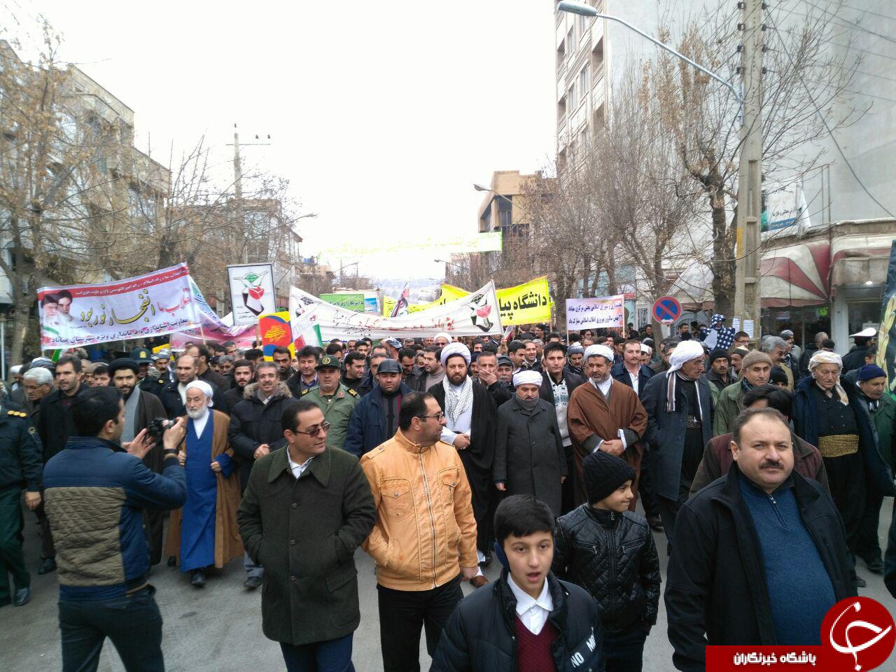 جلوه ای از راهپیمایی مردم همیشه در صحنه مهاباد + تصاویر