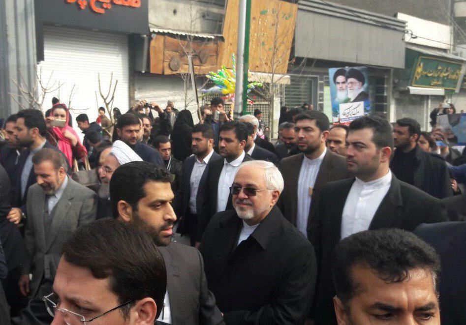 ظریف: آنچه این انقلاب را حفظ و بالنده کرده حضور مردم است