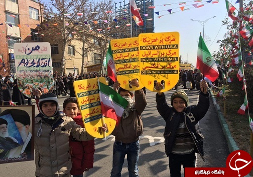 حضور کودکان و نوجوانان در راهپیمایی