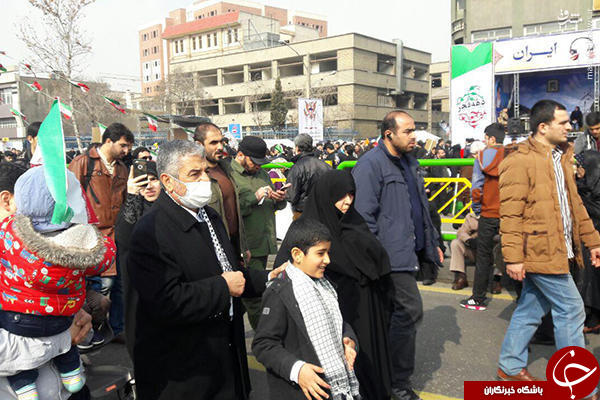 سردار عزیز جعفری و خانواده در راهپیمایی 22 بهمن+عکس