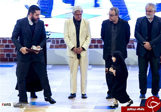 حجاب جالب توجه یک دختر در اختتامیه فجر