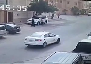 لحظه سرقت از یک شهروند سعودی + فیلم