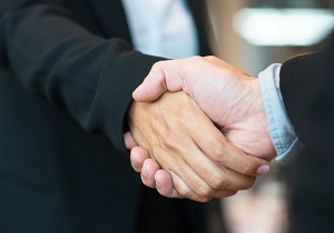 کلید موفقیت در اولین ملاقات/ با این کارها از آهنربا هم جذاب‌تر می‌شوید!
