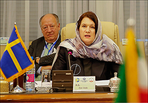 وزیر تجارت سوئد از حفظ حجاب در سفر به ایران دفاع کرد
