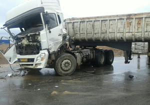 یک نفر کشته براثر برخورد دو دستگاه تریلردر محور نائین اردکان