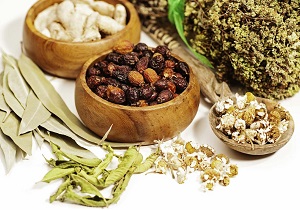 پزشكان از تخصص طب سنتى استقبال نمی کنند/ توسعه طب سنتى با آموزش از بهورزها تا متخصصان