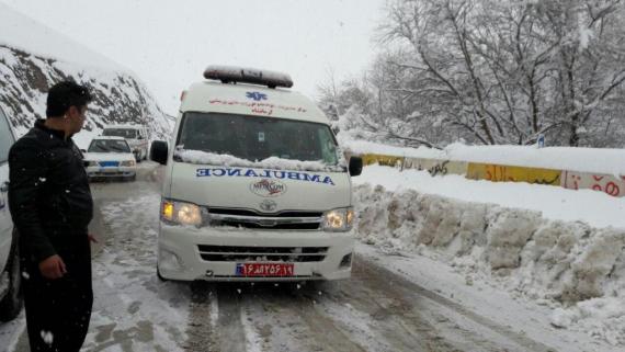 نجات مادران باردار گرفتار برف در استان
