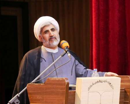در تاریخ انقلاب هیچکس به اندازه آیت الله هاشمی رفسنجانی خود را وقف مردم نکرد