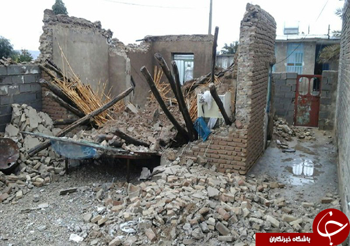 نجات 2 نفر از زیر آوار