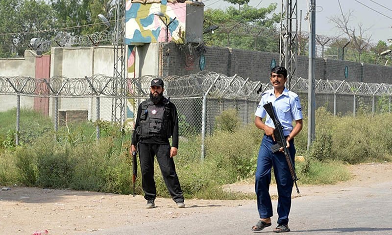 پاکستان 40 شهروند افغان را به اتهام مشارکت در حمله انتحاری لاهور بازداشت کرد
