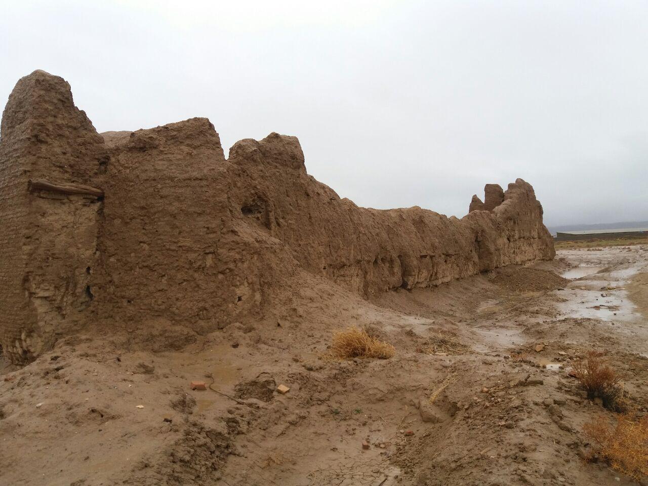 بارندگی در حال تخریب برخی منازل مسکونی بافت بارندگی در حال تخریب برخی منازل مسکونی بافت