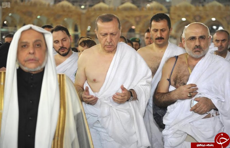 اردوغان لبیک گویان به داخل خانه خدا رفت+ تصاویر