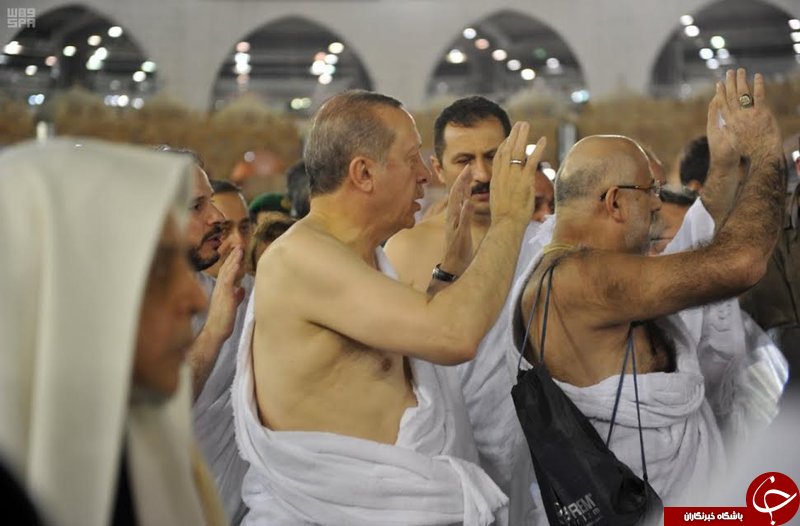 اردوغان لبیک گویان به داخل خانه خدا رفت+ تصاویر