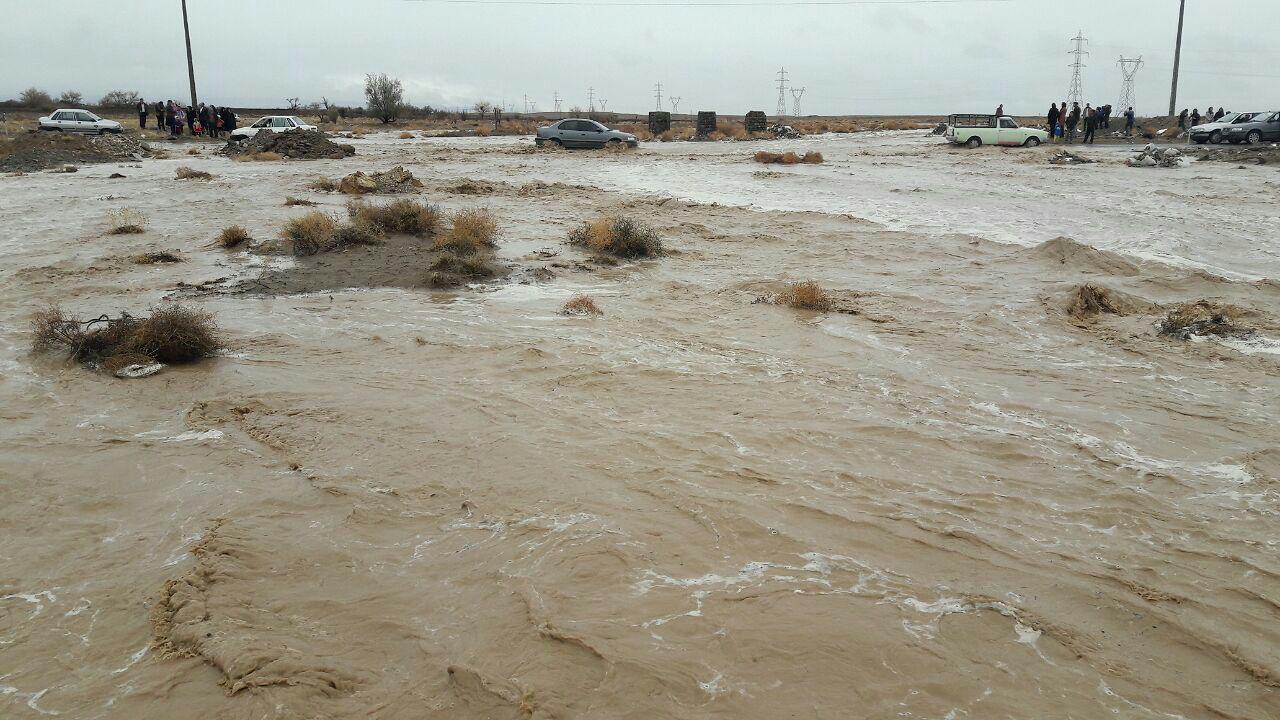 امدادرسانی به خانوارهای سیل زده در بردسیر